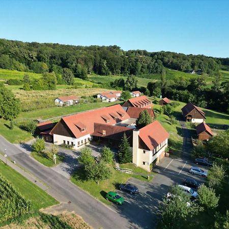 Jufa Hotel Tieschen Екстериор снимка