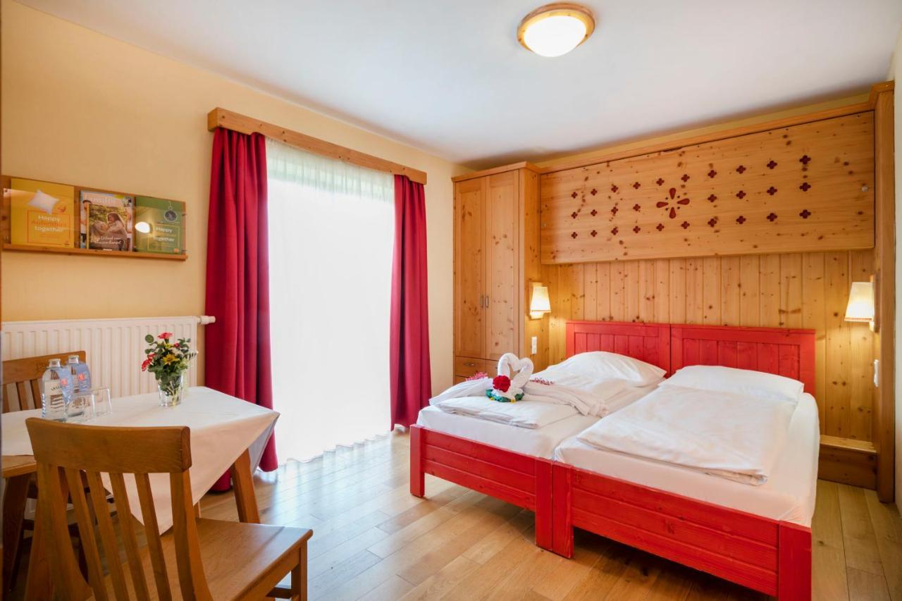 Jufa Hotel Tieschen Екстериор снимка