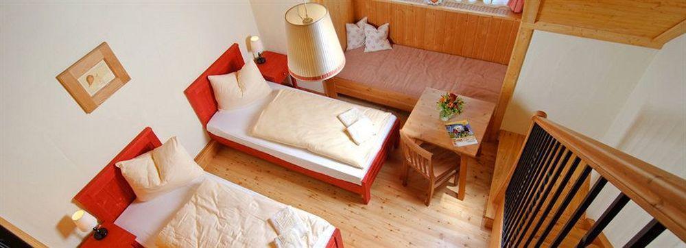 Jufa Hotel Tieschen Екстериор снимка
