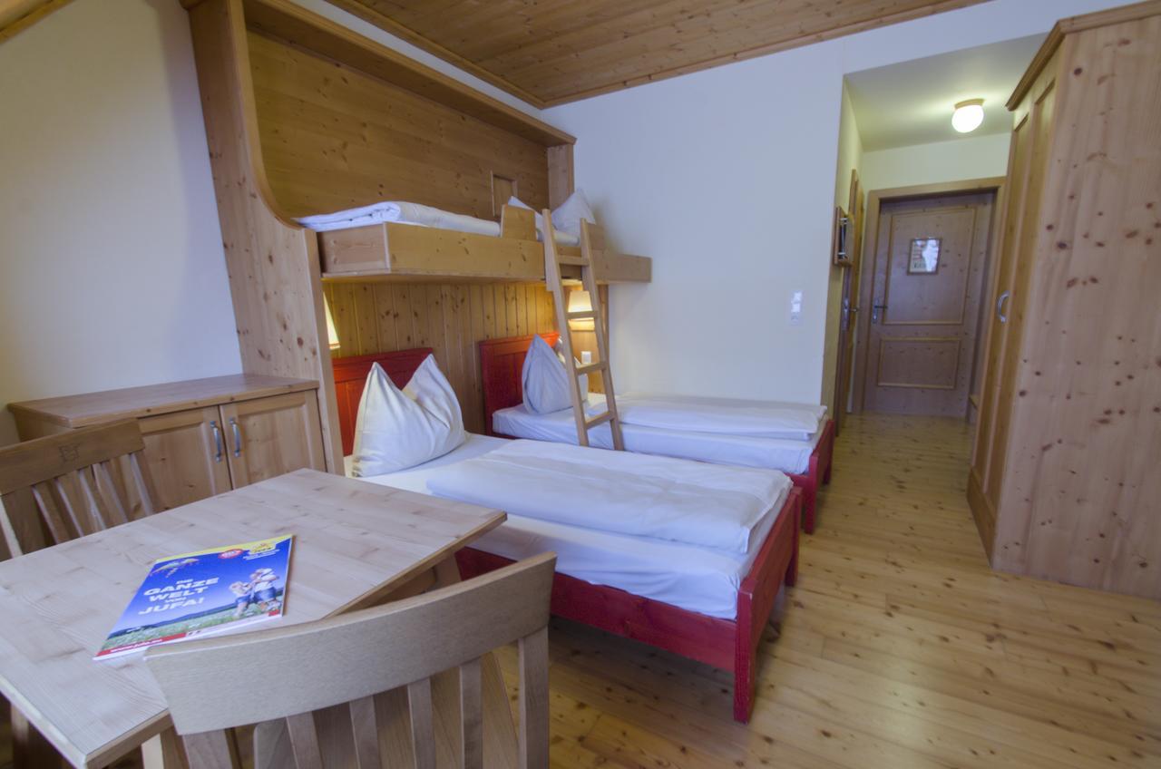 Jufa Hotel Tieschen Екстериор снимка