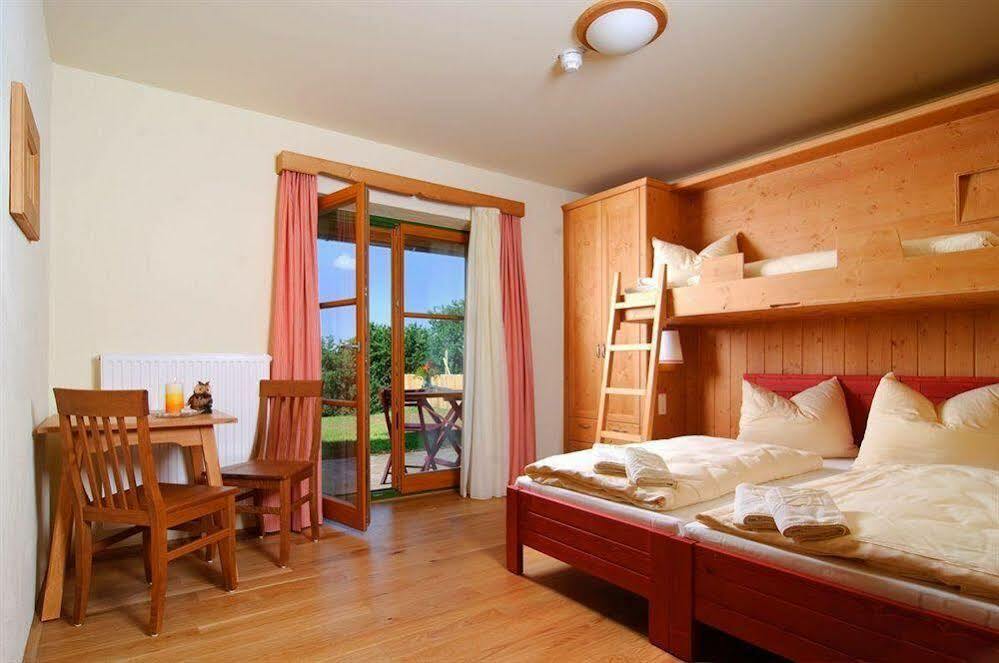 Jufa Hotel Tieschen Екстериор снимка