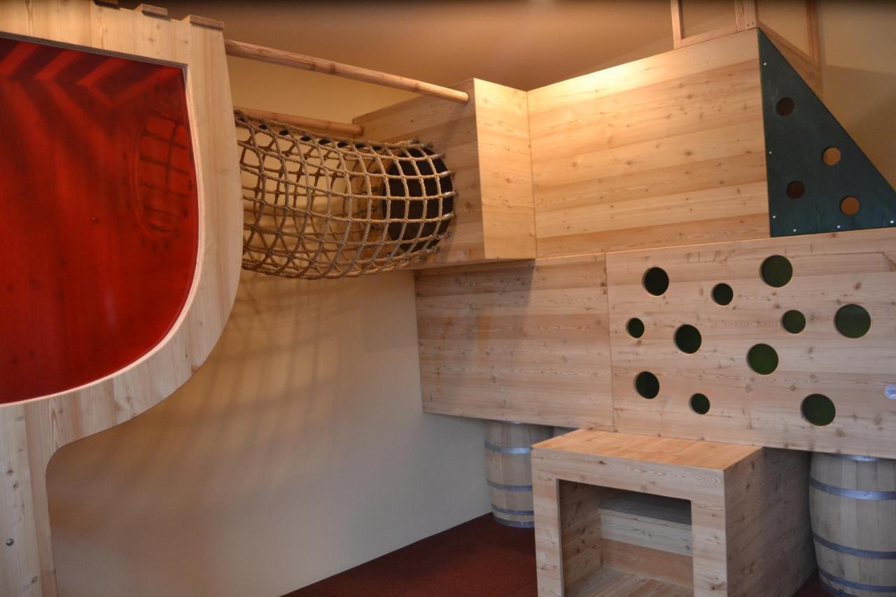 Jufa Hotel Tieschen Екстериор снимка